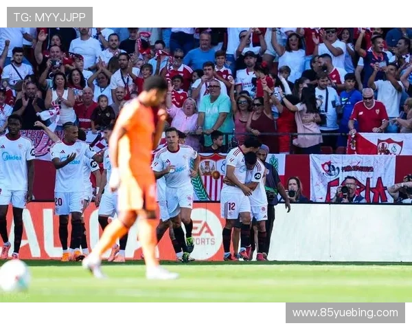 莱万上演精彩帽子戏法助巴萨客场逆转塞尔塔赢得关键胜利