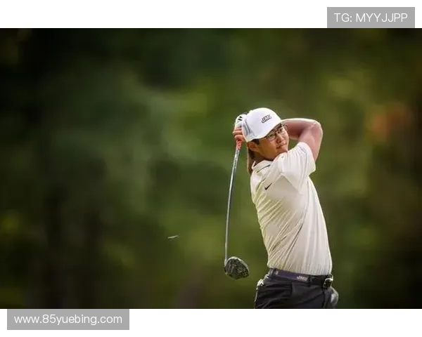 横店职业赛张新军领先两杆五年后有望重夺冠军